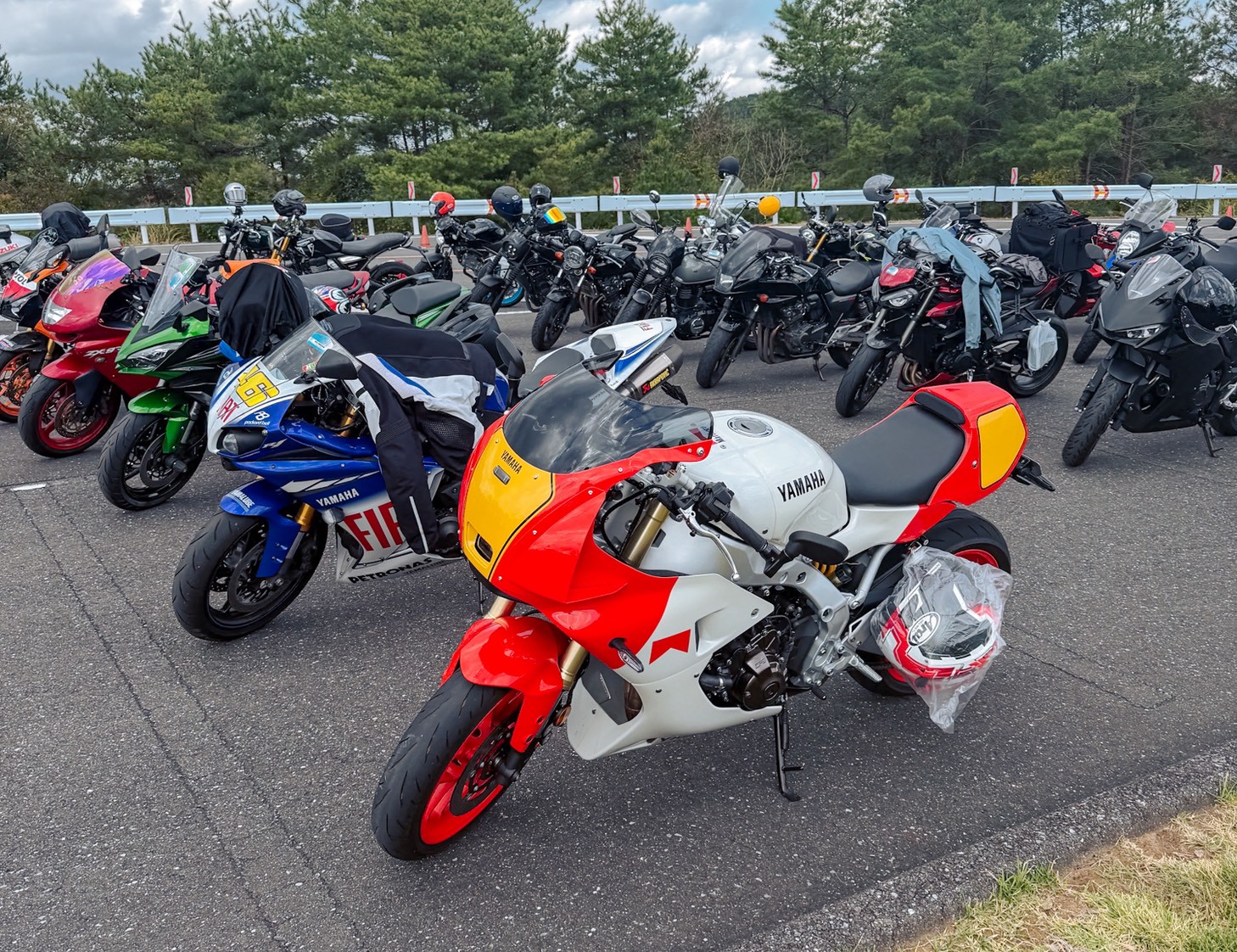 XSR900GP 現場出現好幾台，車群中相當吸睛